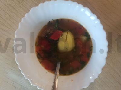 Namų padažas iš troškinio ir lečo pietums pagrindine nuotrauka