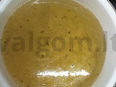 Lentynų, špinatų, kalakutienos troškinys Žingsnis 1