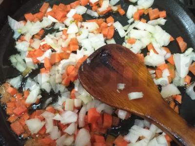 Lentynų, špinatų, kalakutienos troškinys Žingsnis 2