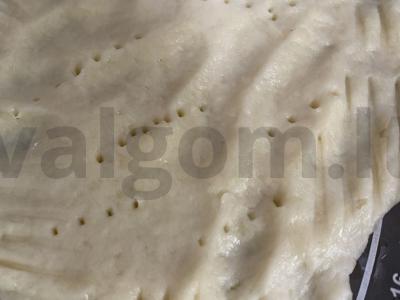 Pica su pomidorais, paprika ir majonezu Žingsnis 1