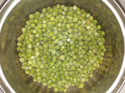 Vištienos širdelės su žaliu žirneliu Žingsnis 1