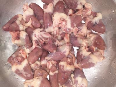 Vištienos širdelės su žaliu žirneliu Žingsnis 2