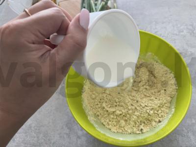 Kikerių miltų blynai su konservuotais kukurūzais Žingsnis 2