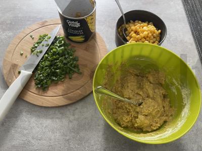 Kikerių miltų blynai su konservuotais kukurūzais Žingsnis 3