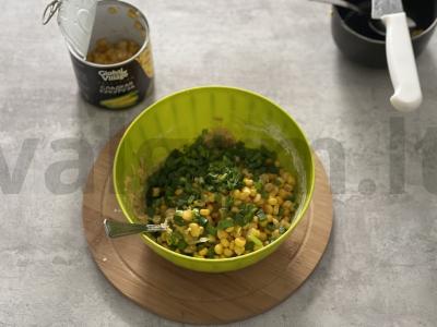 Kikerių miltų blynai su konservuotais kukurūzais Žingsnis 4