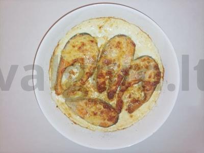 Skani lašiša, kepta grietinėlėje ir sūryje padaže pagrindine nuotrauka