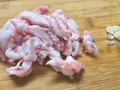 Pasta karbonara su bekonu, grietinėmis ir česnaku Žingsnis 1