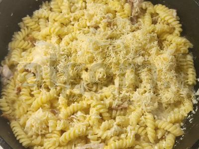 Pasta karbonara su bekonu, grietinėmis ir česnaku Žingsnis 7