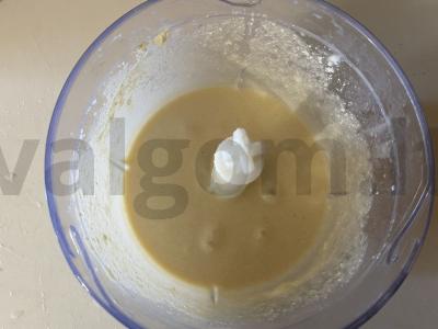 Traškus pieno pyragas greitai Žingsnis 4