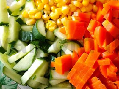 Salotas su skrudintais duoneliais ir dešra Žingsnis 3