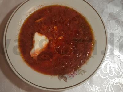 Greitas burokėlių sriubos receptas iš daržovių mišinio pagrindine nuotrauka