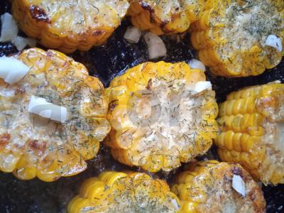 Kukurūza su česnaku, varškės sūriu ir alyvuogėmis Žingsnis 1