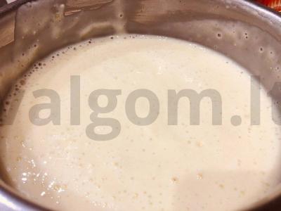 Oro milfejus su kremu, uogomis ir migdolų trupiniais Žingsnis 1