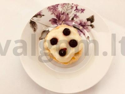 Oro milfejus su kremu, uogomis ir migdolų trupiniais Žingsnis 3