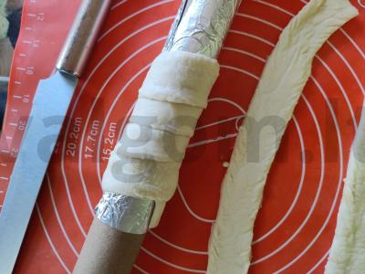 Sluoksniuota vamzdelis su vištiena ir svogūnais Žingsnis 2