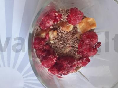 Desertas „Žieminis“ su ledais, sausainiais ir riešutais Žingsnis 4