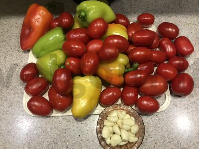 Namų adžika su paprikomis ir česnaku Žingsnis 1
