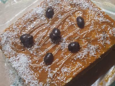 Vaflinis tortas su virta saldžia grietinėle pagrindine nuotrauka