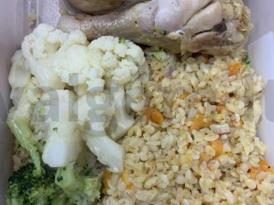 Vištienos blauzdelės su bulguru ir džiovintomis abrikosais pagrindine nuotrauka