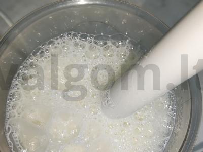 Pieno-bananų kokteilis su cukrumi Žingsnis 2