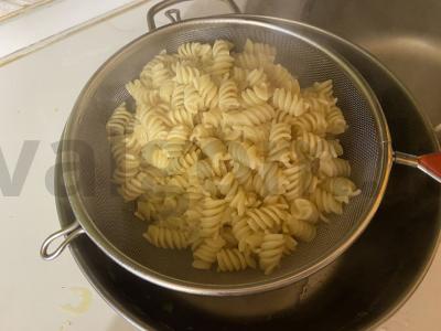 Skani ir sočia pietų „Makaronai su troškintu mėsa“ Žingsnis 3