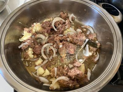 Skani ir sočia pietų „Makaronai su troškintu mėsa“ Žingsnis 5