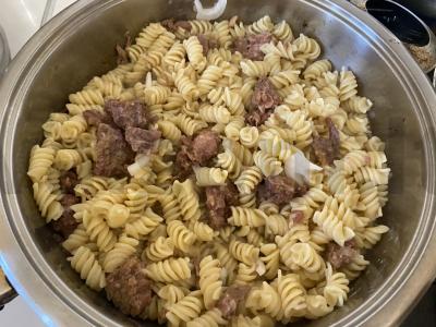 Skani ir sočia pietų „Makaronai su troškintu mėsa“ Žingsnis 8