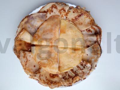 Namų blynai ant rūgpienio pagrindine nuotrauka