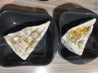 Keptas brie sūris su medumi ir česnaku Žingsnis 3