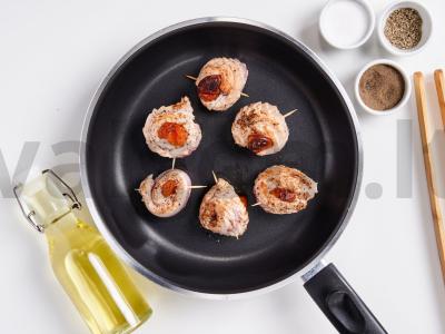 Kalakutienos filė su džiovintomis abrikosais ir maltu badjanu Žingsnis 3