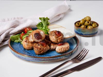 Kalakutienos filė su džiovintomis abrikosais ir maltu badjanu pagrindine nuotrauka