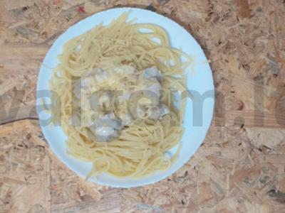 Makaronai su vištiena grietinėlės padaže pagrindine nuotrauka