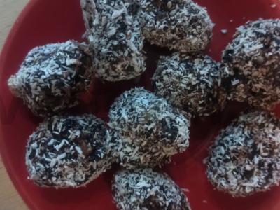 Džiovintų slyvų saldainiai su linų sėmenimis Žingsnis 3