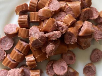 Pica su grybais ir dešrelėmis ant sluoksniuoto tešlos Žingsnis 1