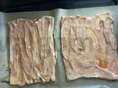 Pica su grybais ir dešrelėmis ant sluoksniuoto tešlos Žingsnis 9