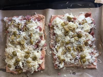 Pica su grybais ir dešrelėmis ant sluoksniuoto tešlos Žingsnis 14