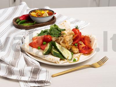 Kalakutienos filė svogūnų padaže su maltu kardamonu pagrindine nuotrauka