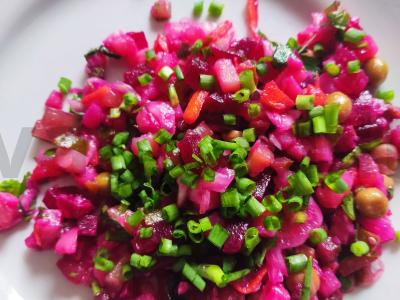 Rudens salotas-vinigretas pagrindine nuotrauka