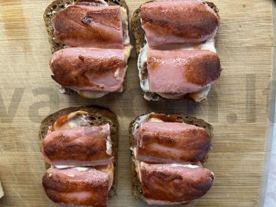 Karšti sumuštiniai su dešrelėmis Žingsnis 3