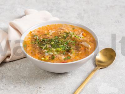 Klasikinis kharcho sriuba iš kiaulienos su ryžiais pagrindine nuotrauka