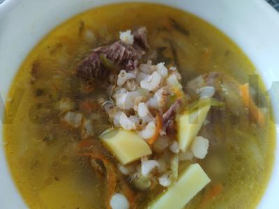 Pyragas su perliniu miežiu ir jautiena pagrindine nuotrauka