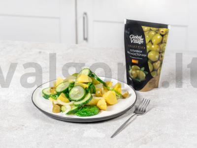 Bulvių salotas su šviežiais agurkais pagrindine nuotrauka