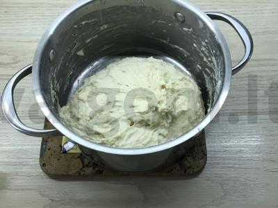 Pyragėliai su kefyru, bulvėmis ir svogūnais Žingsnis 2