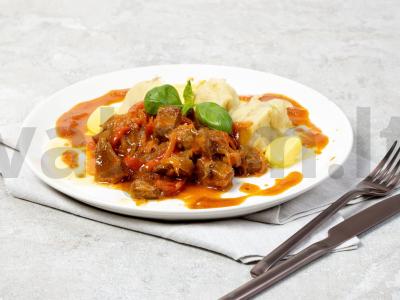 Veršiena lėtoje viryklėje pagrindine nuotrauka