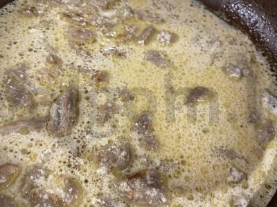 Jautienos bifšteksas su grietine pagrindine nuotrauka