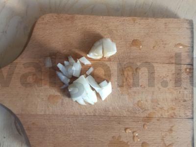 Troškinta kopūstai su grybais, morkomis ir svogūnais Žingsnis 2