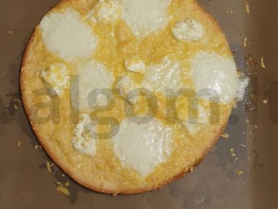 Pica ant paruoštos „Keturių sūrių“ bazės pagrindine nuotrauka