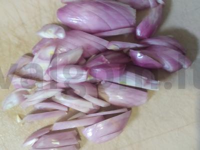 Šviežių daržovių salotos su šalotiniu svogūnu ir majonezu Žingsnis 2