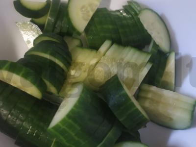 Šviežių daržovių salotos su šalotiniu svogūnu ir majonezu Žingsnis 3