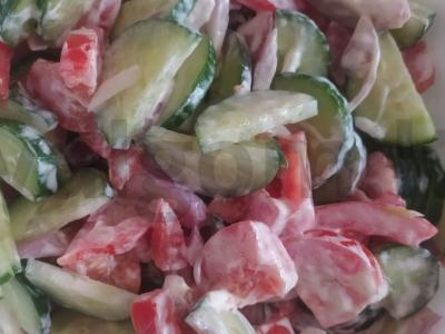 Šviežių daržovių salotos su šalotiniu svogūnu ir majonezu Žingsnis 6